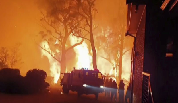 Ватрена стихија измакла контроли: Евакуација малих заједница због пожара